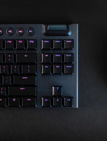 Logitech G915 TKL Wireless Gaming Keyboard Review